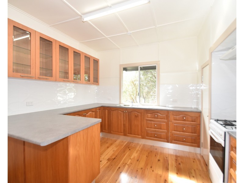 4 Underwood Crescent, Harristown QLD 4350