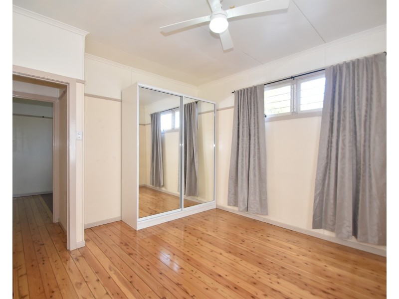 4 Underwood Crescent, Harristown QLD 4350