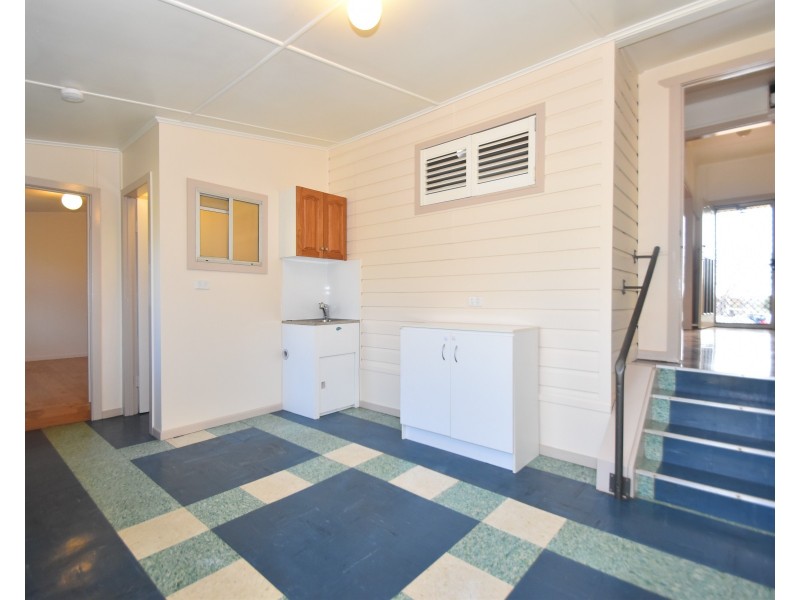 4 Underwood Crescent, Harristown QLD 4350