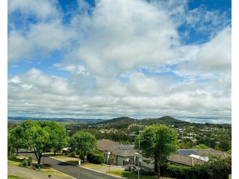 2 Samuel Court, Darling Heights QLD 4350