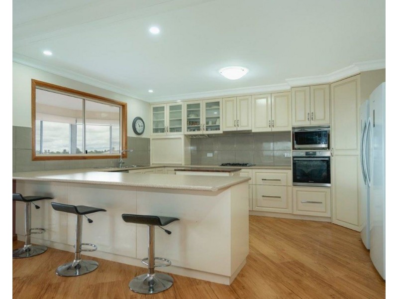 2 Samuel Court, Darling Heights QLD 4350