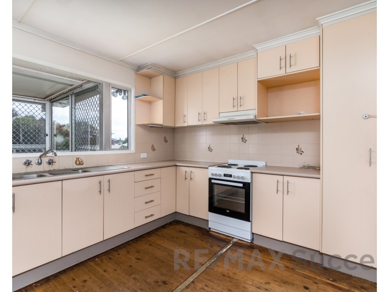 27 Dalgleish Street, South Toowoomba QLD 4350