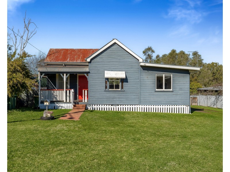 2 Glasgow Street, North Toowoomba QLD 4350