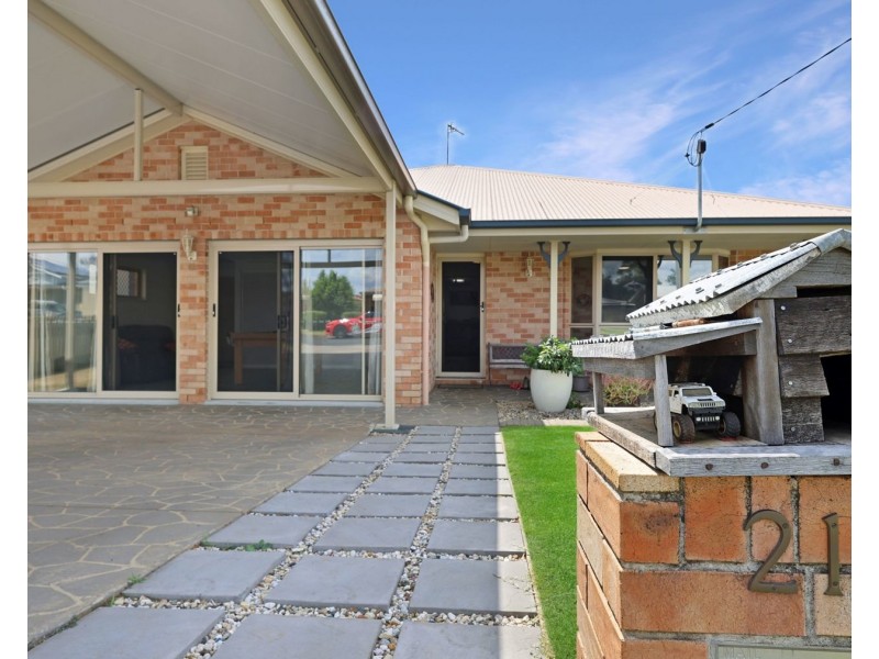 21 Matthews Street, Harristown QLD 4350