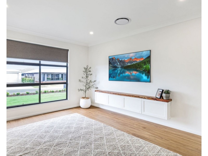 4 O’Neill Circuit, Kearneys Spring QLD 4350