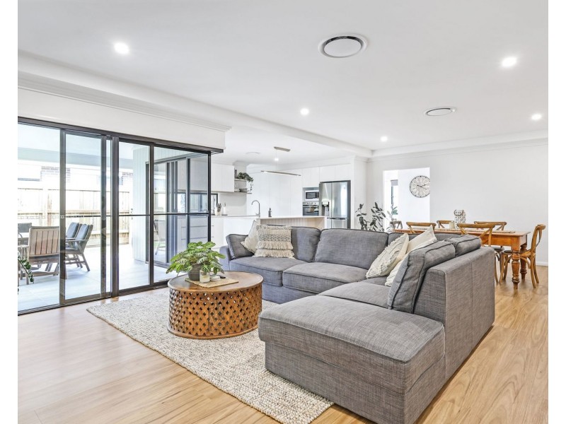 4 O’Neill Circuit, Kearneys Spring QLD 4350