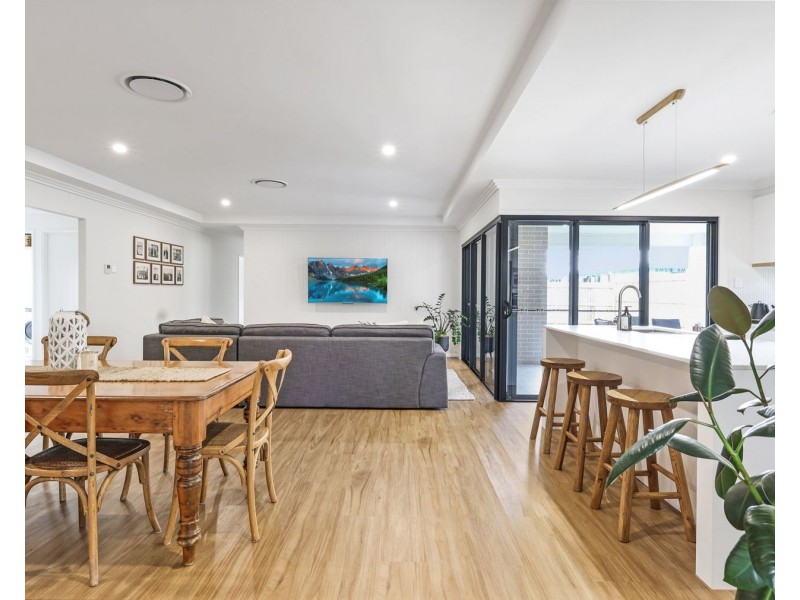 4 O’Neill Circuit, Kearneys Spring QLD 4350