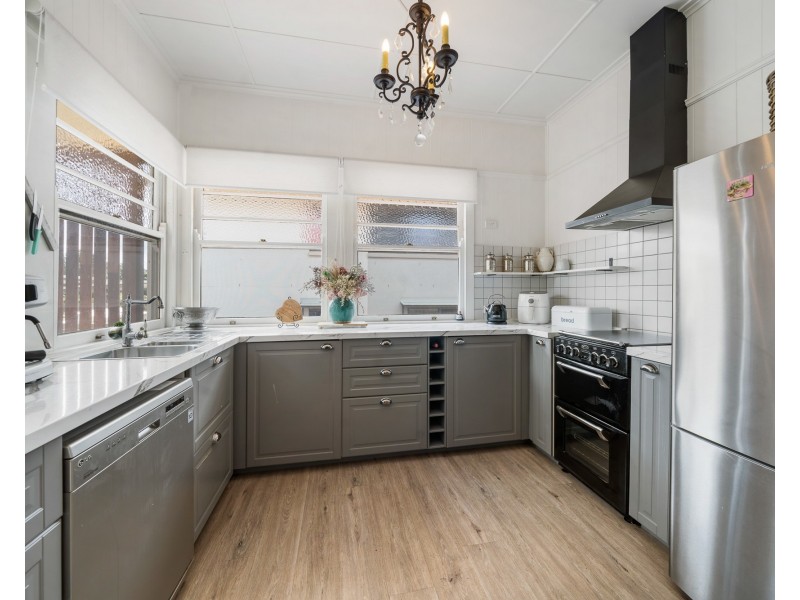 3 Betty Street, Newtown QLD 4350