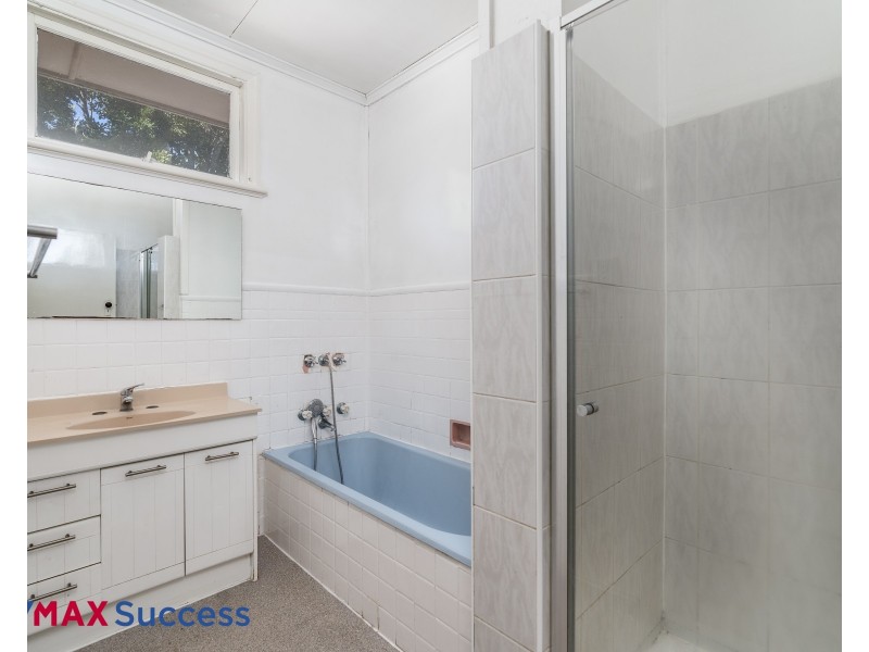 4D Herries Street, East Toowoomba QLD 4350