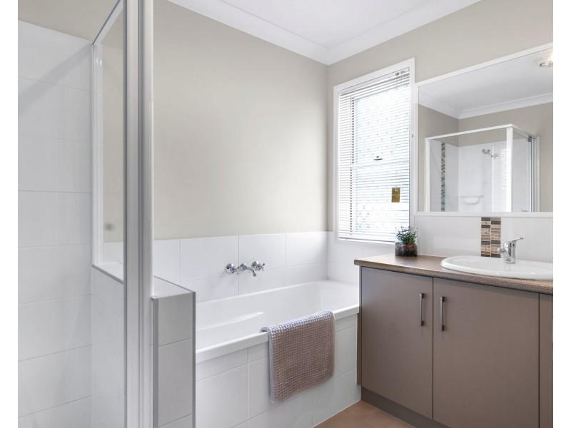 1/7 Sunning Street, Kearneys Spring QLD 4350