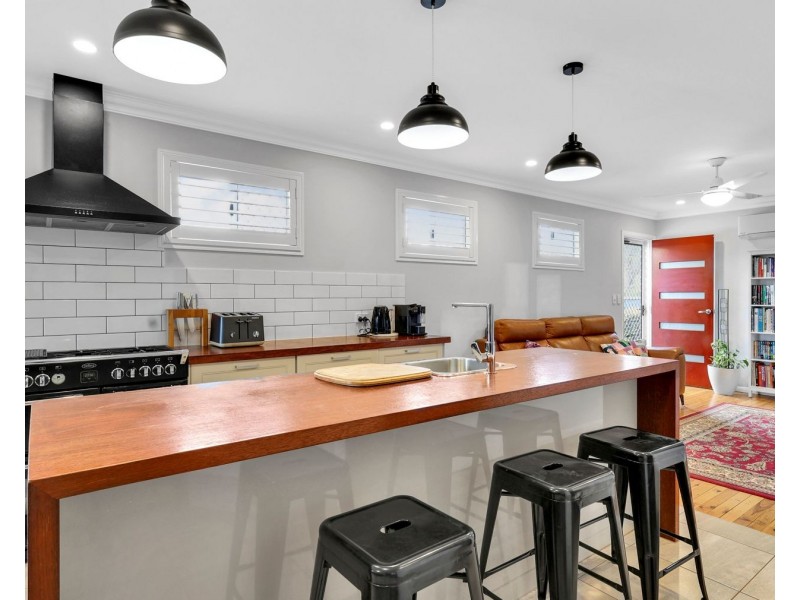 5a Weetwood Street, Newtown QLD 4350