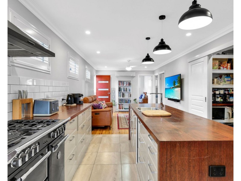 5a Weetwood Street, Newtown QLD 4350