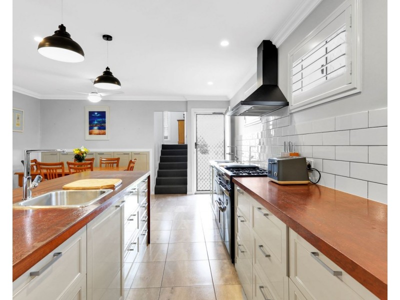 5a Weetwood Street, Newtown QLD 4350