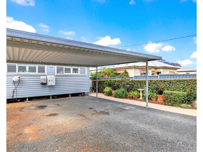 5a Weetwood Street, Newtown QLD 4350