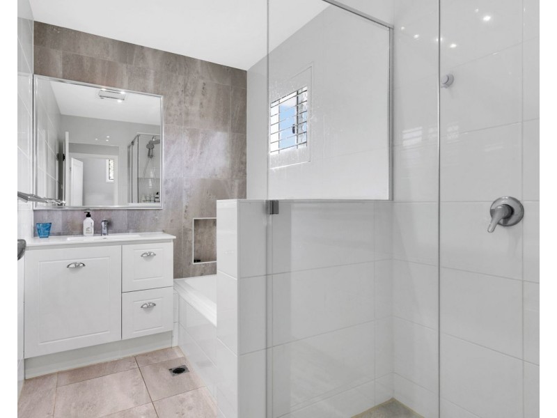 5a Weetwood Street, Newtown QLD 4350