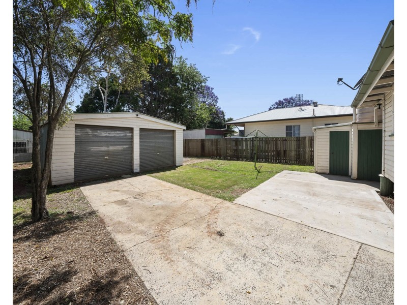 11 Albert Lane, Newtown QLD 4350