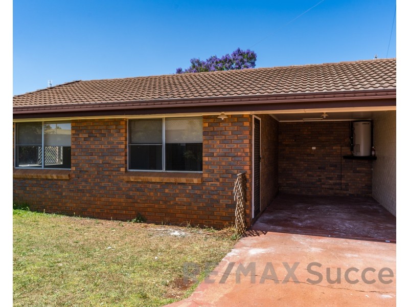 2/8 Marigold Street, Centenary Heights QLD 4350