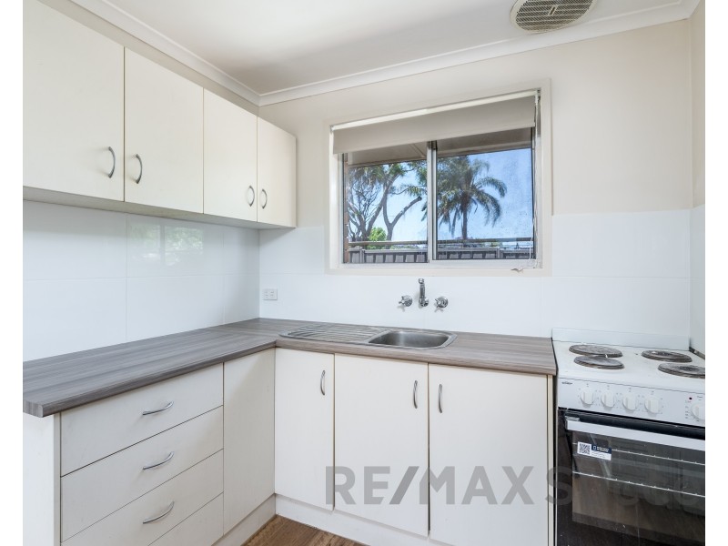 2/8 Marigold Street, Centenary Heights QLD 4350