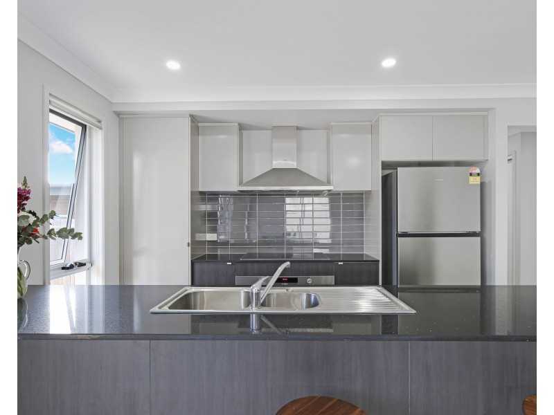 6 Downs Street, Glenvale QLD 4350