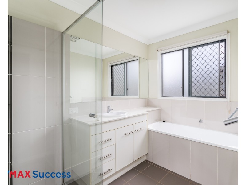 1/18 Willowburn Drive, Rockville QLD 4350