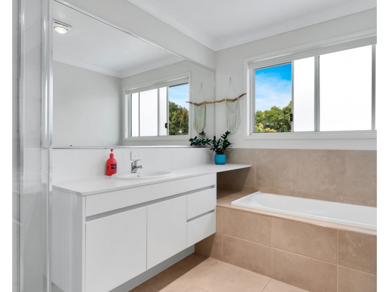 1/30 Swallow Court, Newtown QLD 4350