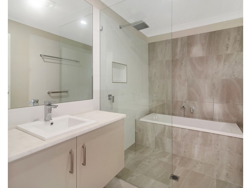 1/1A Lendrum Street, Newtown QLD 4350