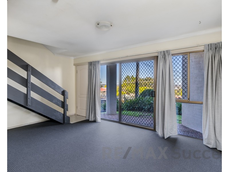 17/2 Benjamin Street, Mount Lofty QLD 4350