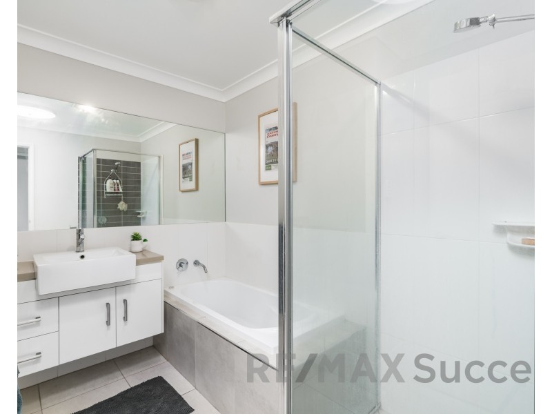 2/77 Platz Street, Darling Heights QLD 4350