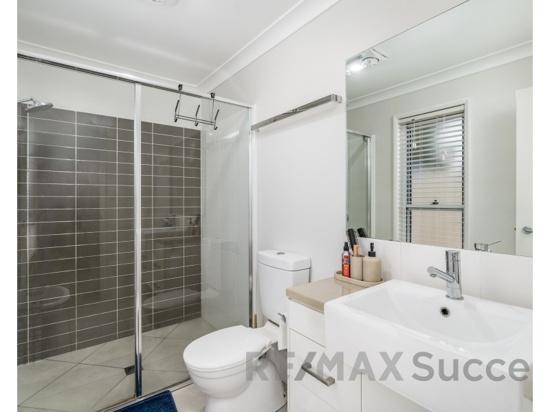 2/77 Platz Street, Darling Heights QLD 4350