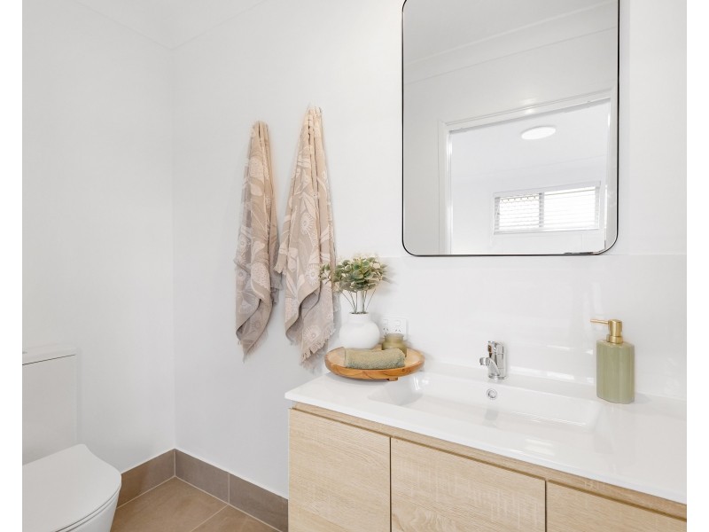 15 McIntyre Street, Centenary Heights QLD 4350