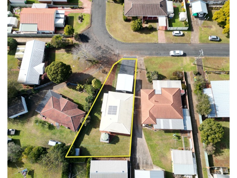 15 McIntyre Street, Centenary Heights QLD 4350