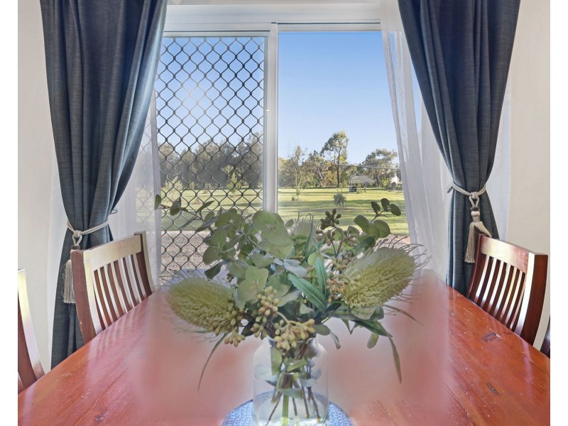 22 Burkes Road, Gowrie Junction QLD 4352