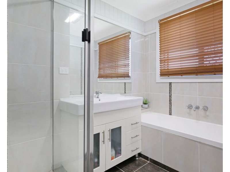 22 Burkes Road, Gowrie Junction QLD 4352
