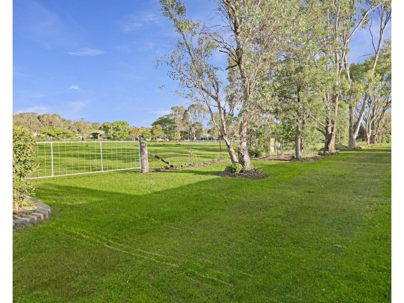 22 Burkes Road, Gowrie Junction QLD 4352