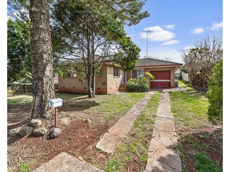 11 Rye Street, Wilsonton QLD 4350