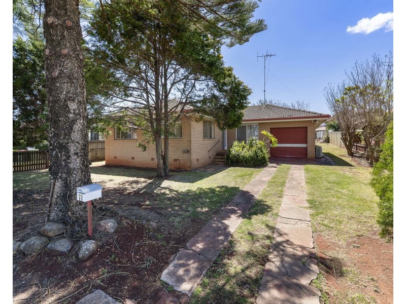 11 Rye Street, Wilsonton QLD 4350