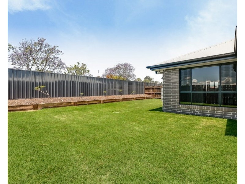 2 Tyrone Street, Middle Ridge QLD 4350