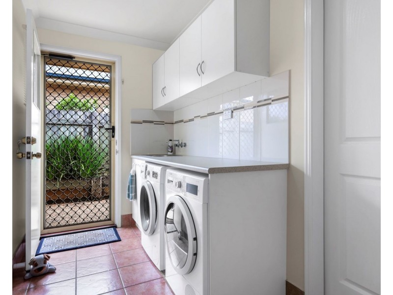 1/6 Darmstadt Court, Kearneys Spring QLD 4350