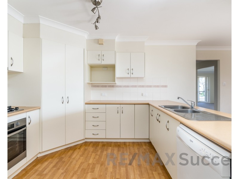 2 Deller Close, Middle Ridge QLD 4350