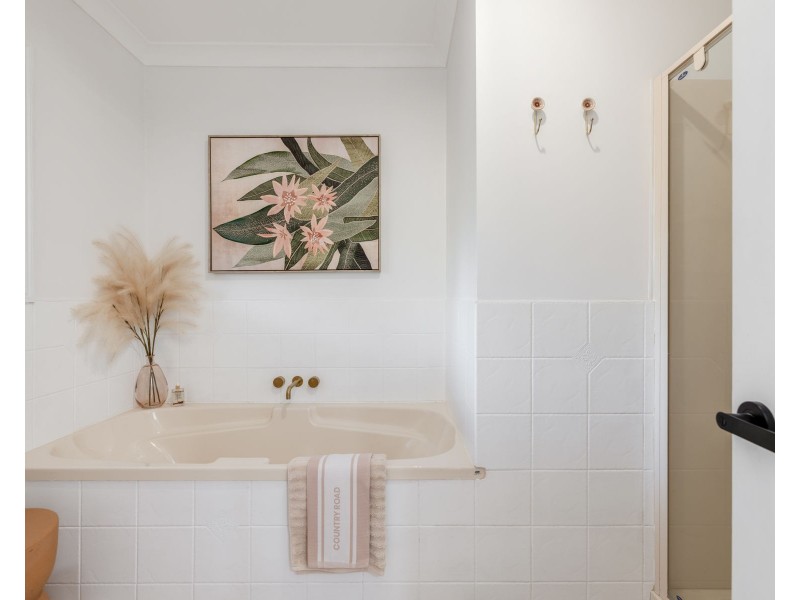 1 Eclipse Court, Highfields QLD 4352