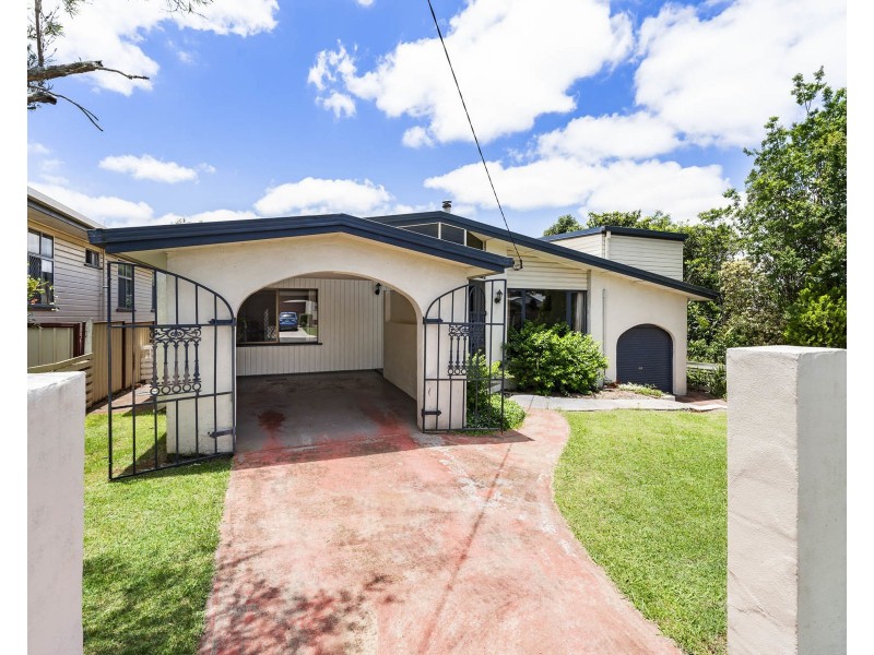1 Norah Street, Centenary Heights QLD 4350