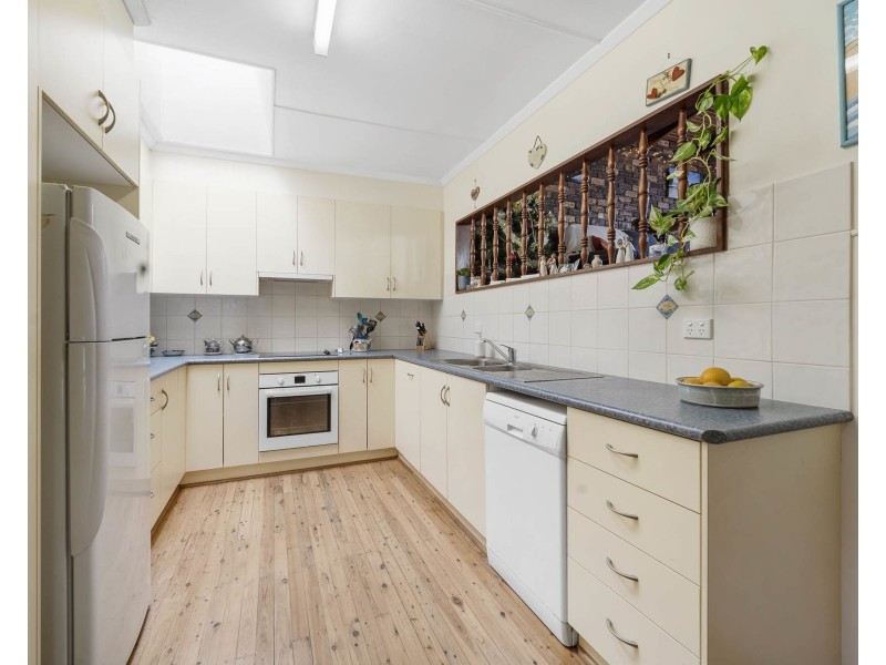 1 Norah Street, Centenary Heights QLD 4350