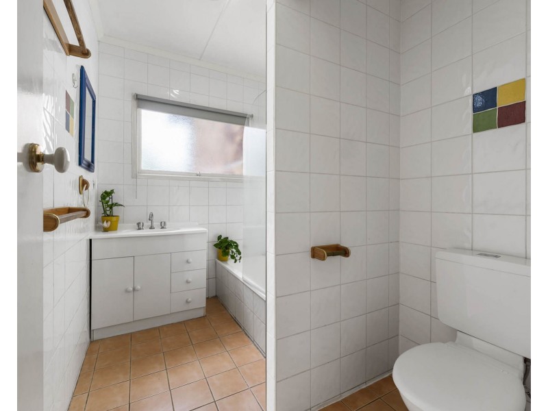 1 Norah Street, Centenary Heights QLD 4350