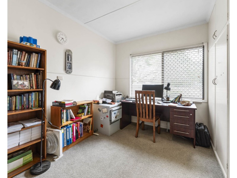 1 Norah Street, Centenary Heights QLD 4350