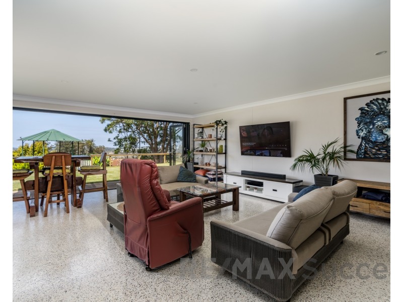 5 Blue Meadow Court, Blue Mountain Heights QLD 4350