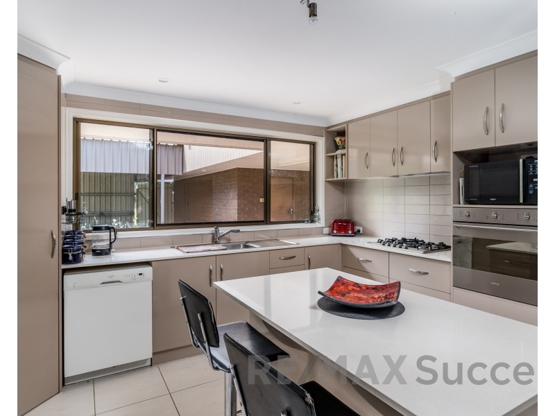 5 Blue Meadow Court, Blue Mountain Heights QLD 4350
