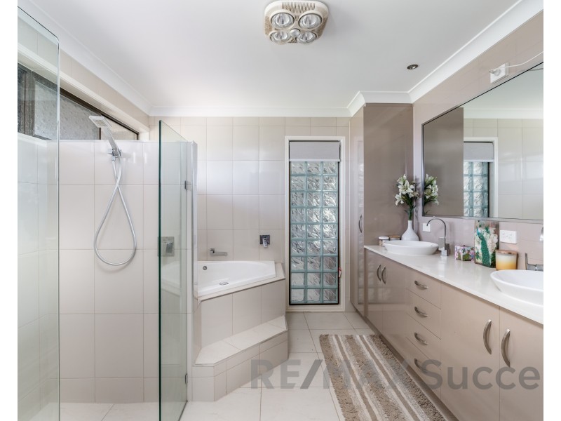 5 Blue Meadow Court, Blue Mountain Heights QLD 4350