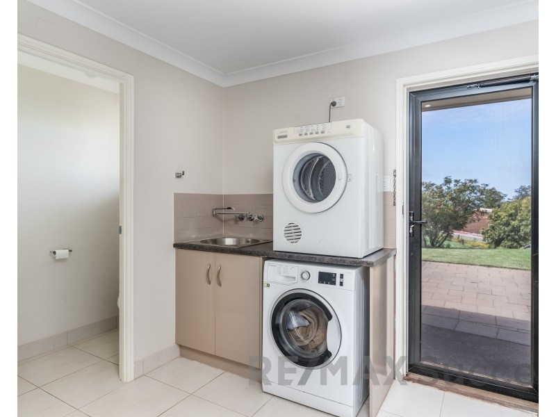 5 Blue Meadow Court, Blue Mountain Heights QLD 4350