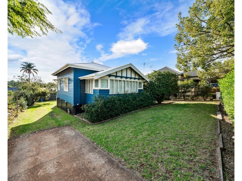 205 Ruthven Street, North Toowoomba QLD 4350