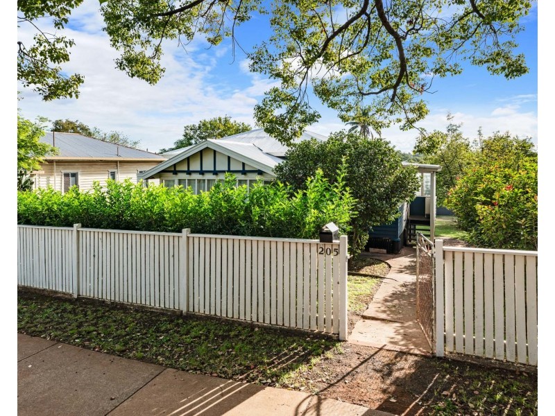 205 Ruthven Street, North Toowoomba QLD 4350